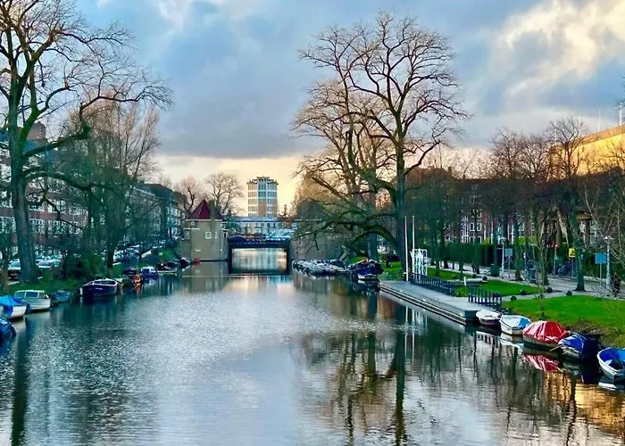 Authentic Amsterdam Bed And Breakfast Rai